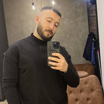 Ahmed, Старши бръснар
