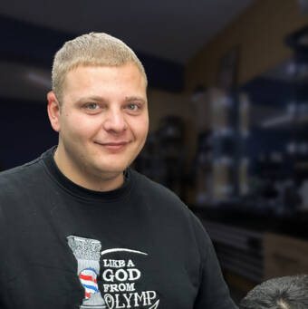 Атанас, Бръснар