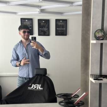 Borislav, 22 cuts Центъра на Велико Търново ул.Цар Освободител 10