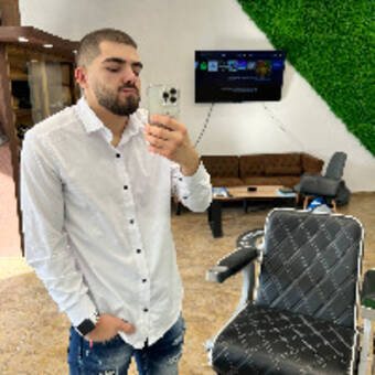 Денислав, Бръснар