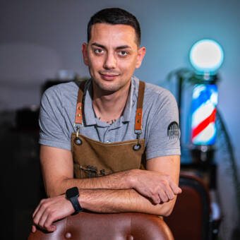 Dimitar, Старши бръснар