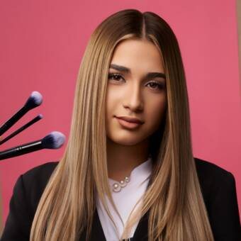 Diyana, Лаш стилист