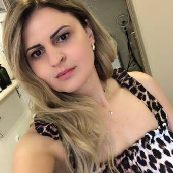 Elena, Маникюристка