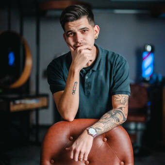 Ivan, Старши бръснар