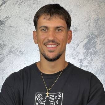 Ivan (Barber Studio 1), Бръснар