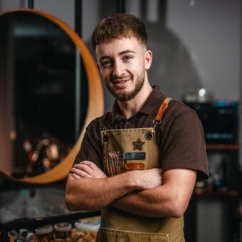 Martin, Старши бръснар