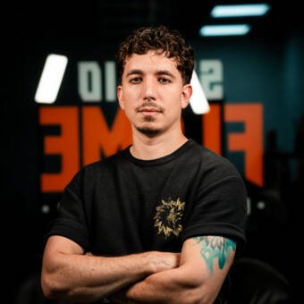 NIKOLAY, Старши бръснар