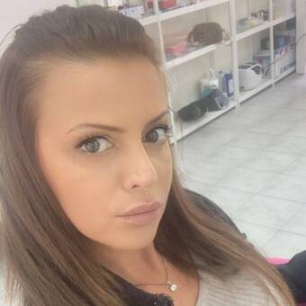 Симона, Фризьор