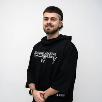 Стелиян, Бръснар