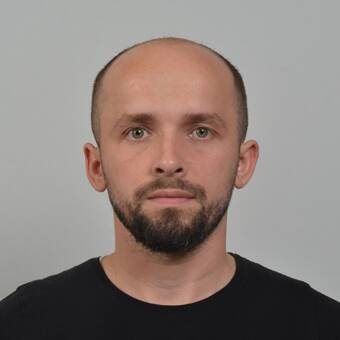 Xhellsid, Фризьор