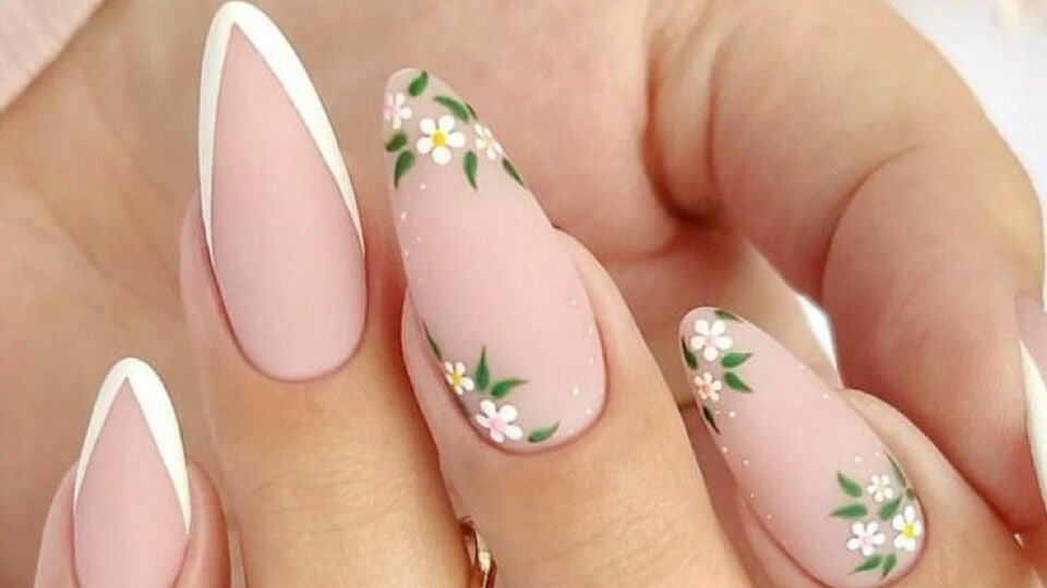 ADEL Nails Studio - Маникюр и педикюр София