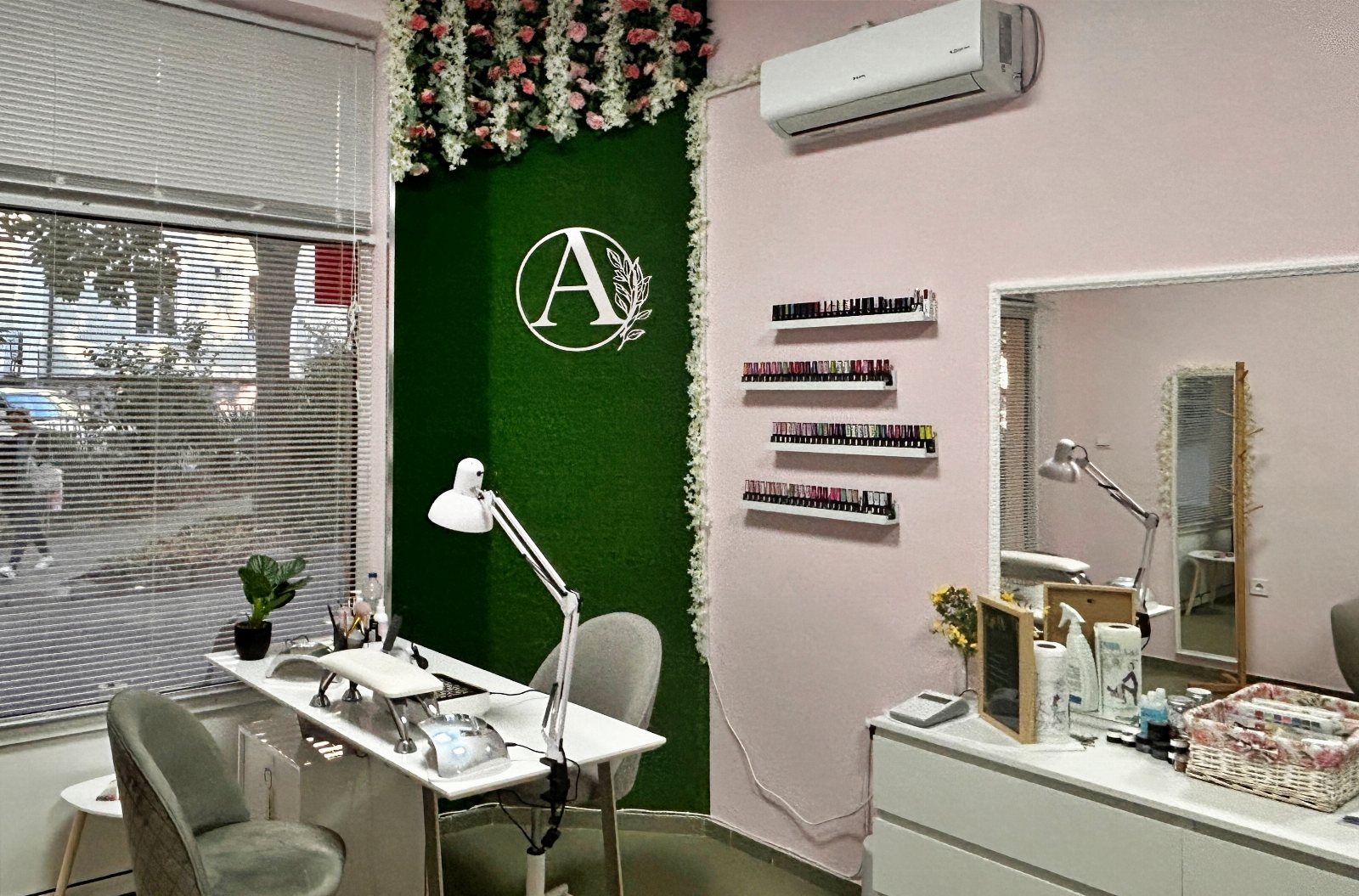 ALTADE Nails Salon - Маникюр и педикюр Стара Загора