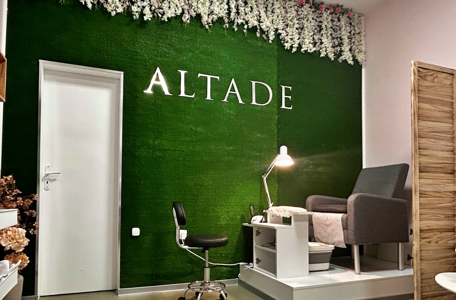 ALTADE Nails Salon Стара Загора - снимка 1