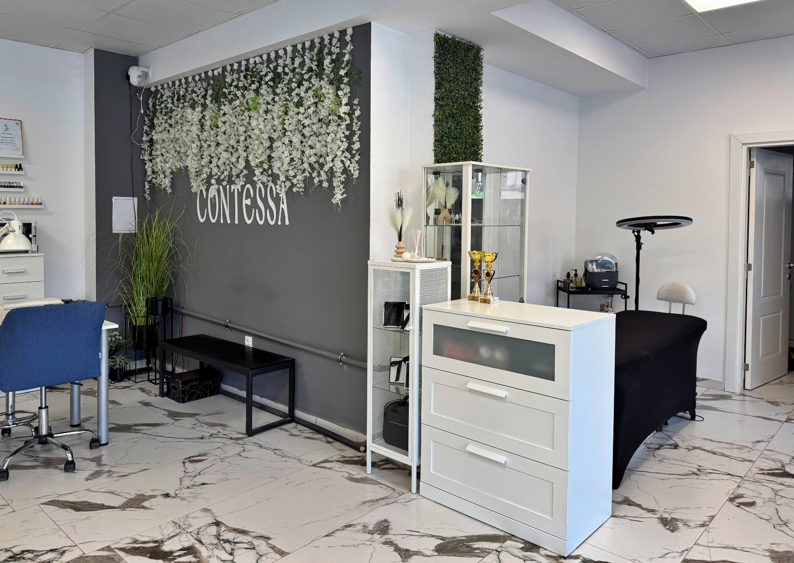 Contessa Beauty House and Academy Бургас - снимка 1