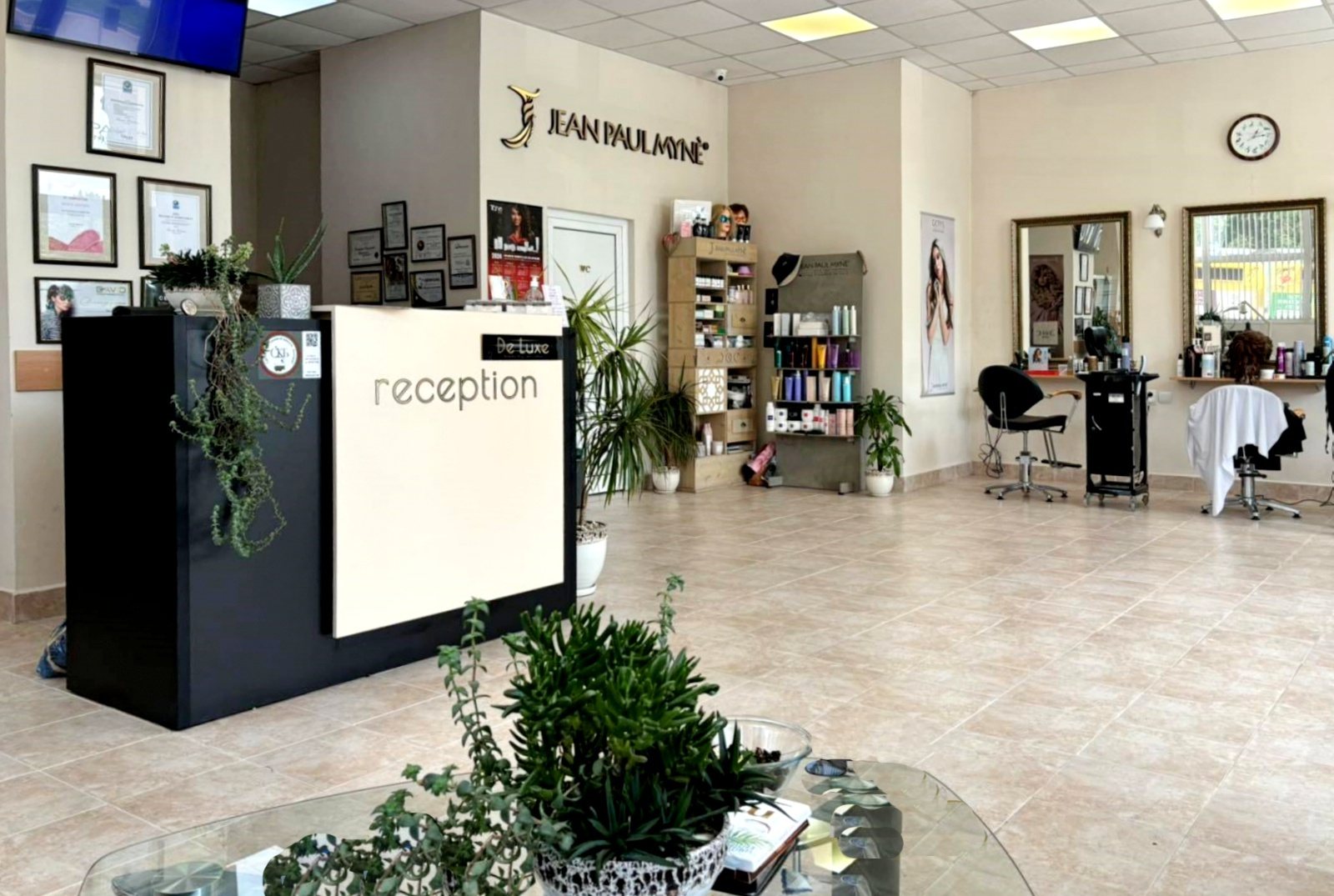 De Luxe Beauty Studio Велико Търново - снимка 2