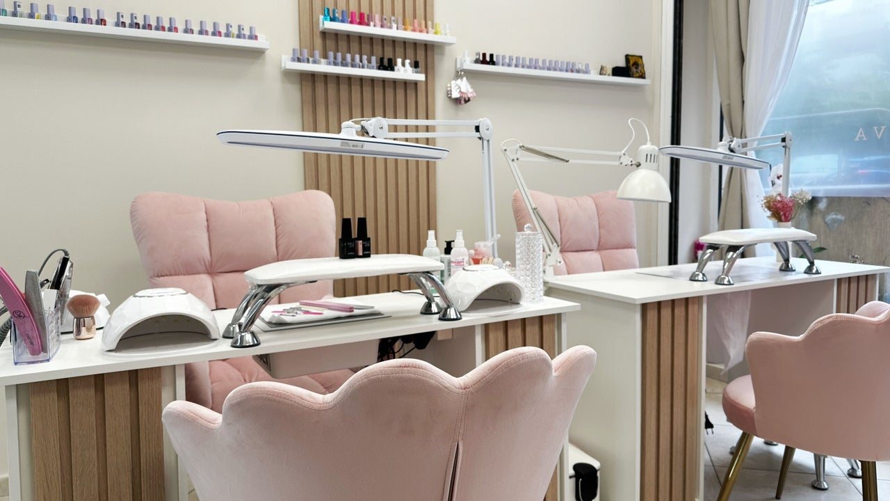 Edelina Dineva Nail Studio & Аcademy - Маникюр и педикюр София