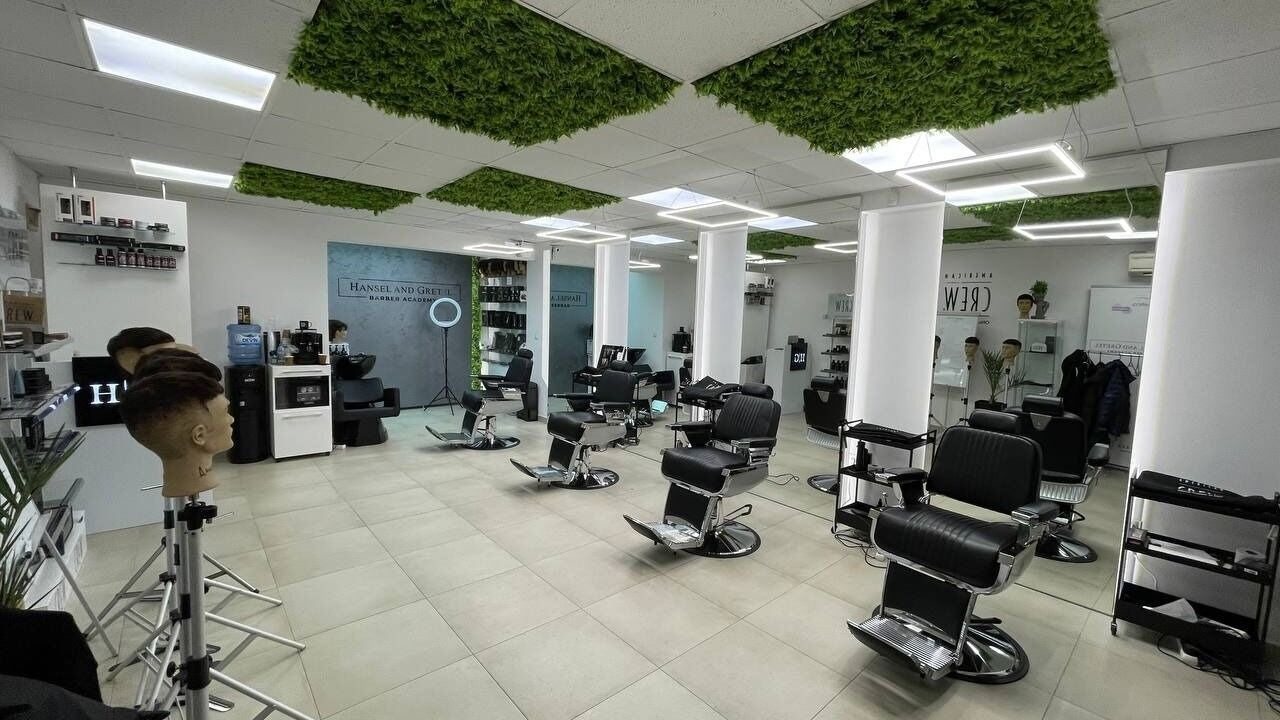 Hansel and Gretel Nails & Barber - Vladislav - Барбершоп Варна