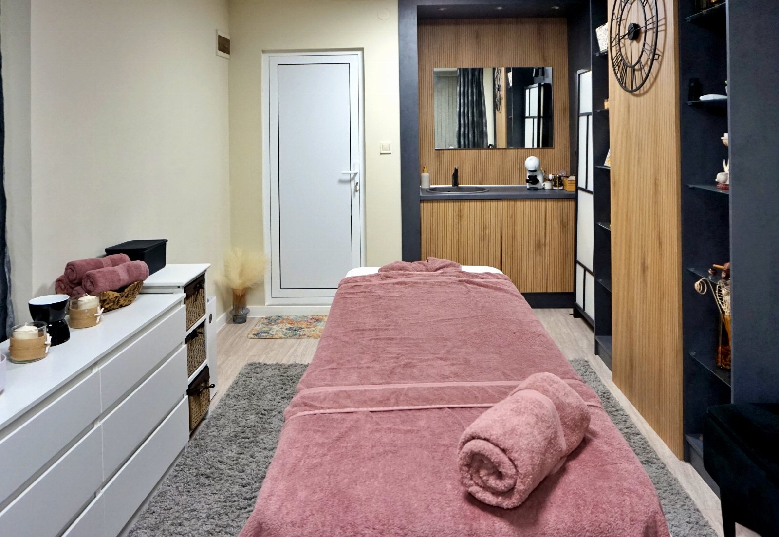 Healing Hands Massage Studio - Масаж и СПА Варна