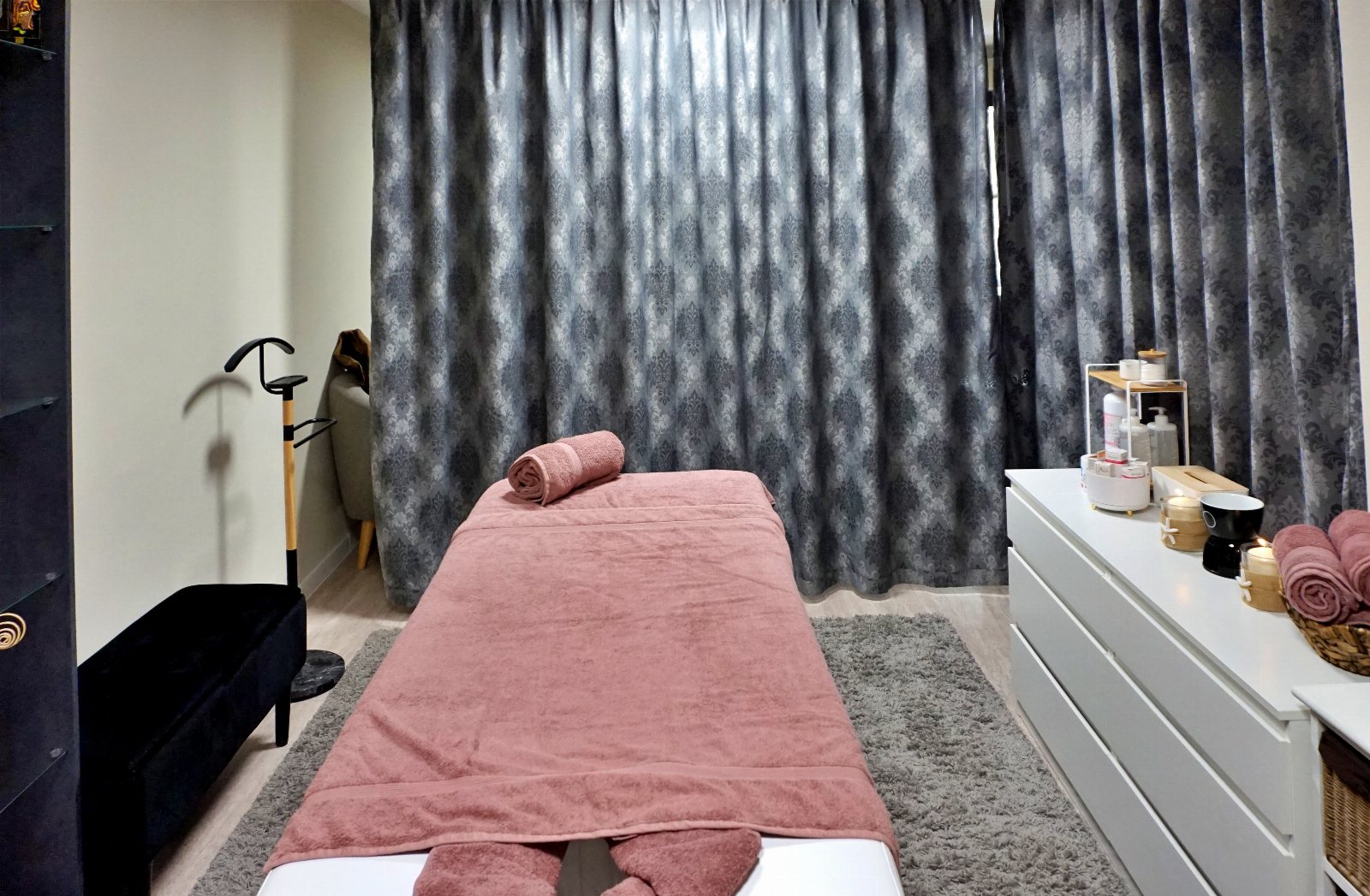 Healing Hands Massage Studio Варна - снимка 1