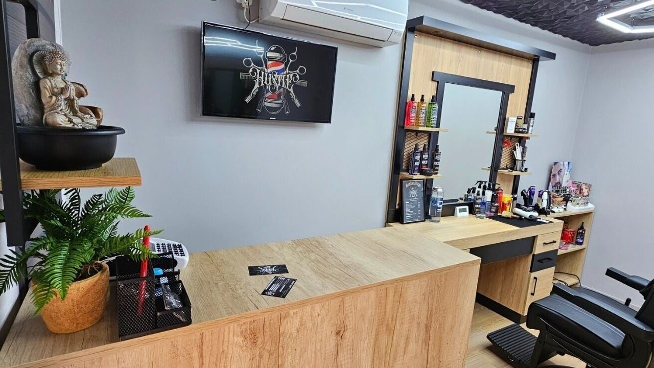 Hustle Barbershop - Барбершоп Плевен
