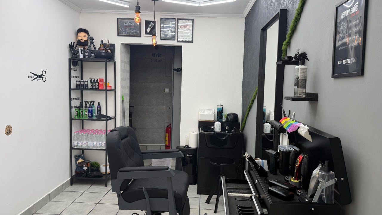 Hustle Mode Barbershop - Барбершоп Варна
