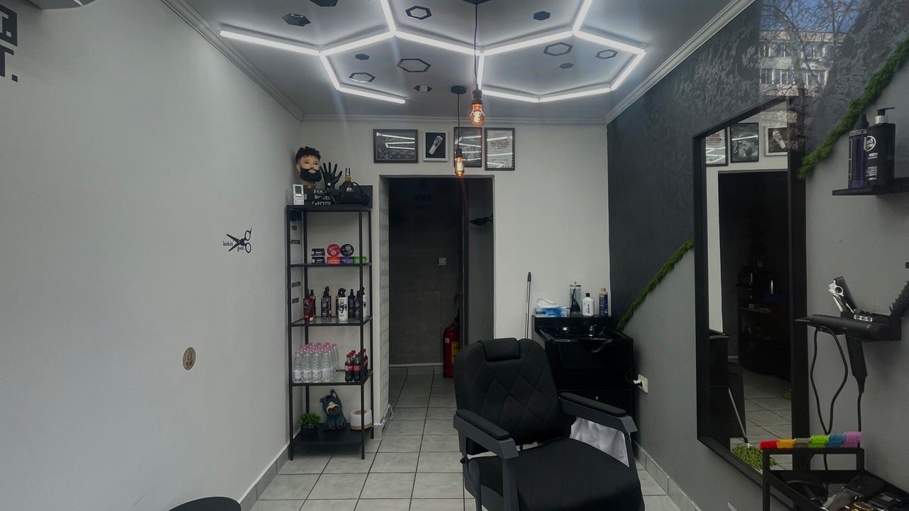 Hustle Mode Barbershop Варна - снимка 2