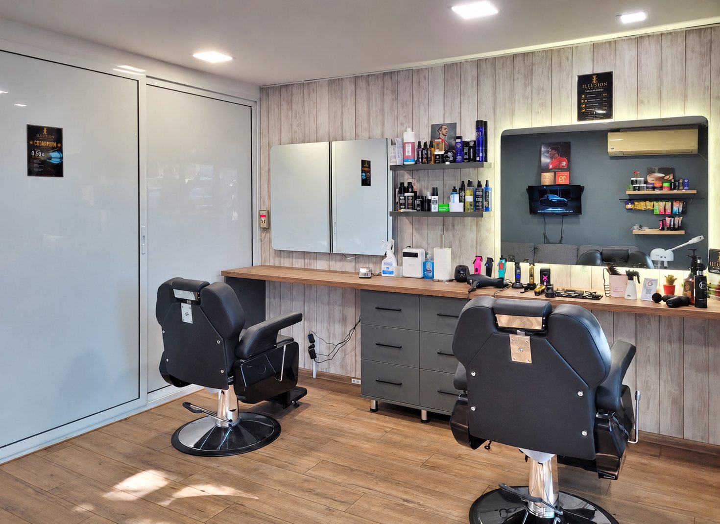 Illusion Barbershop & Solarium Бургас - снимка 1