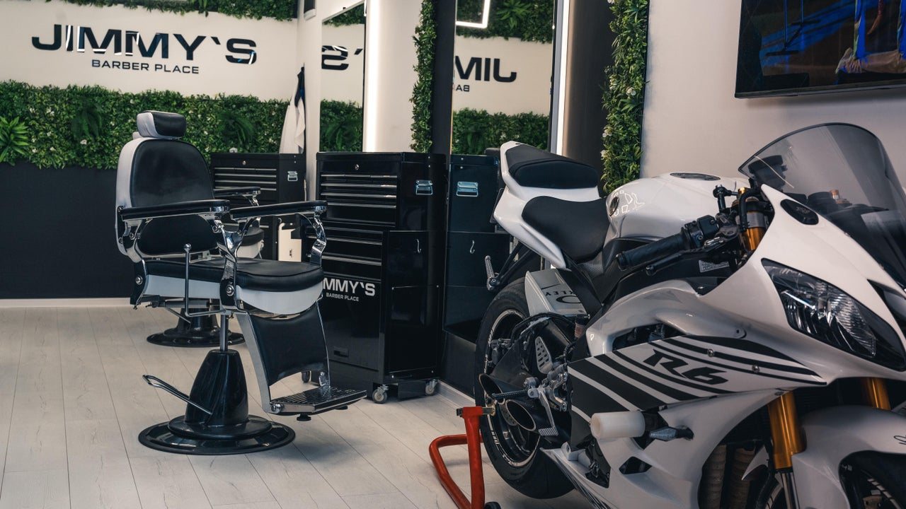 JIMMY'S BARBER PLACE Варна - снимка 1