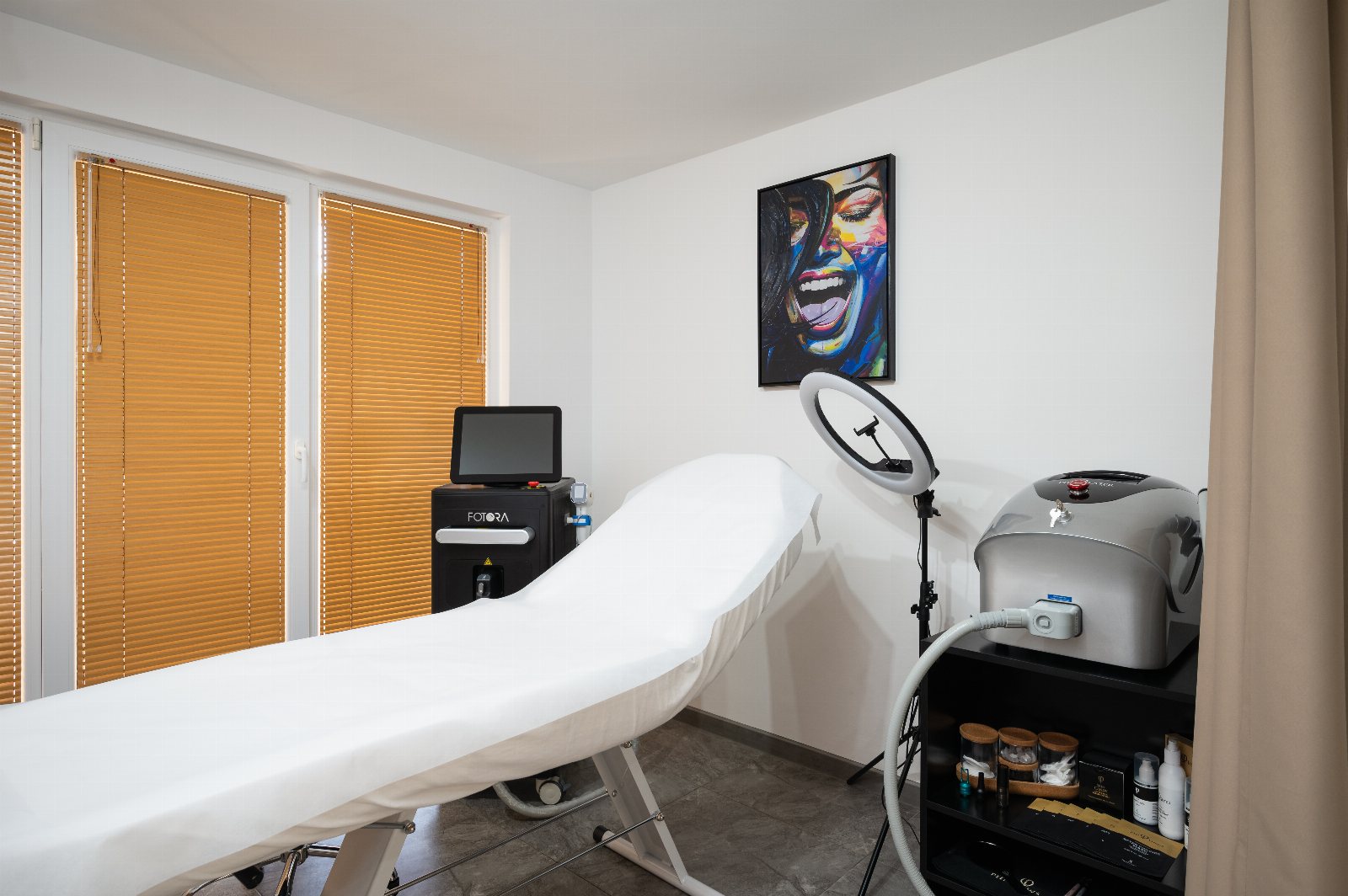 МISHANA Laser Beauty Center Варна - снимка 2