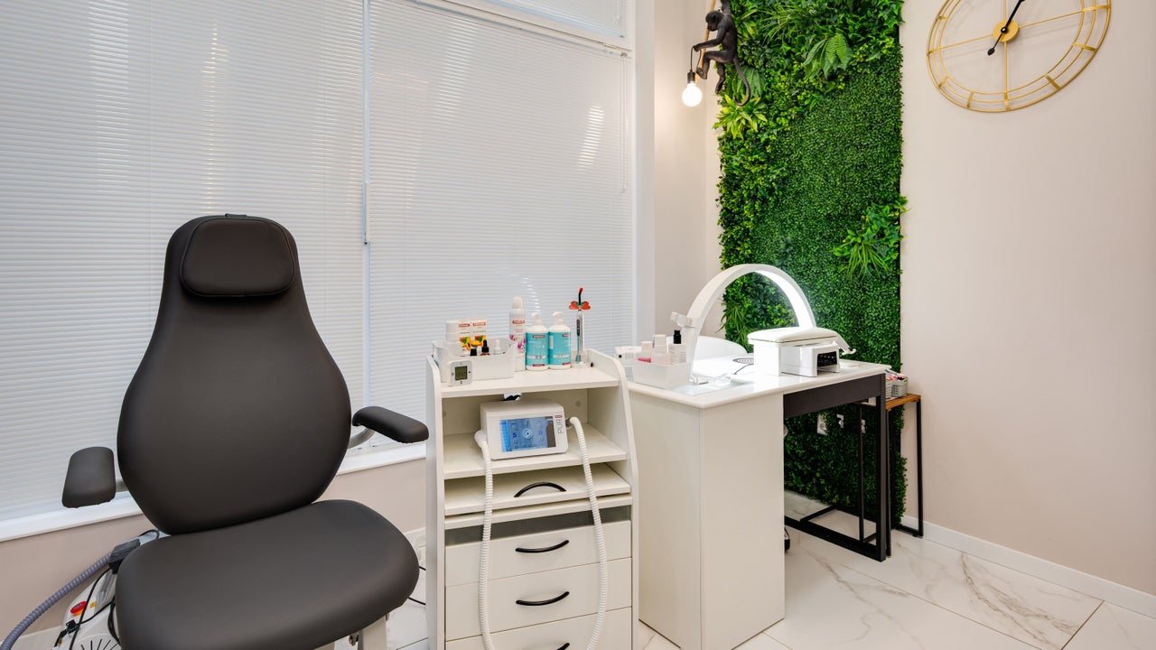Mood Nail Lounge - Маникюр и педикюр Варна
