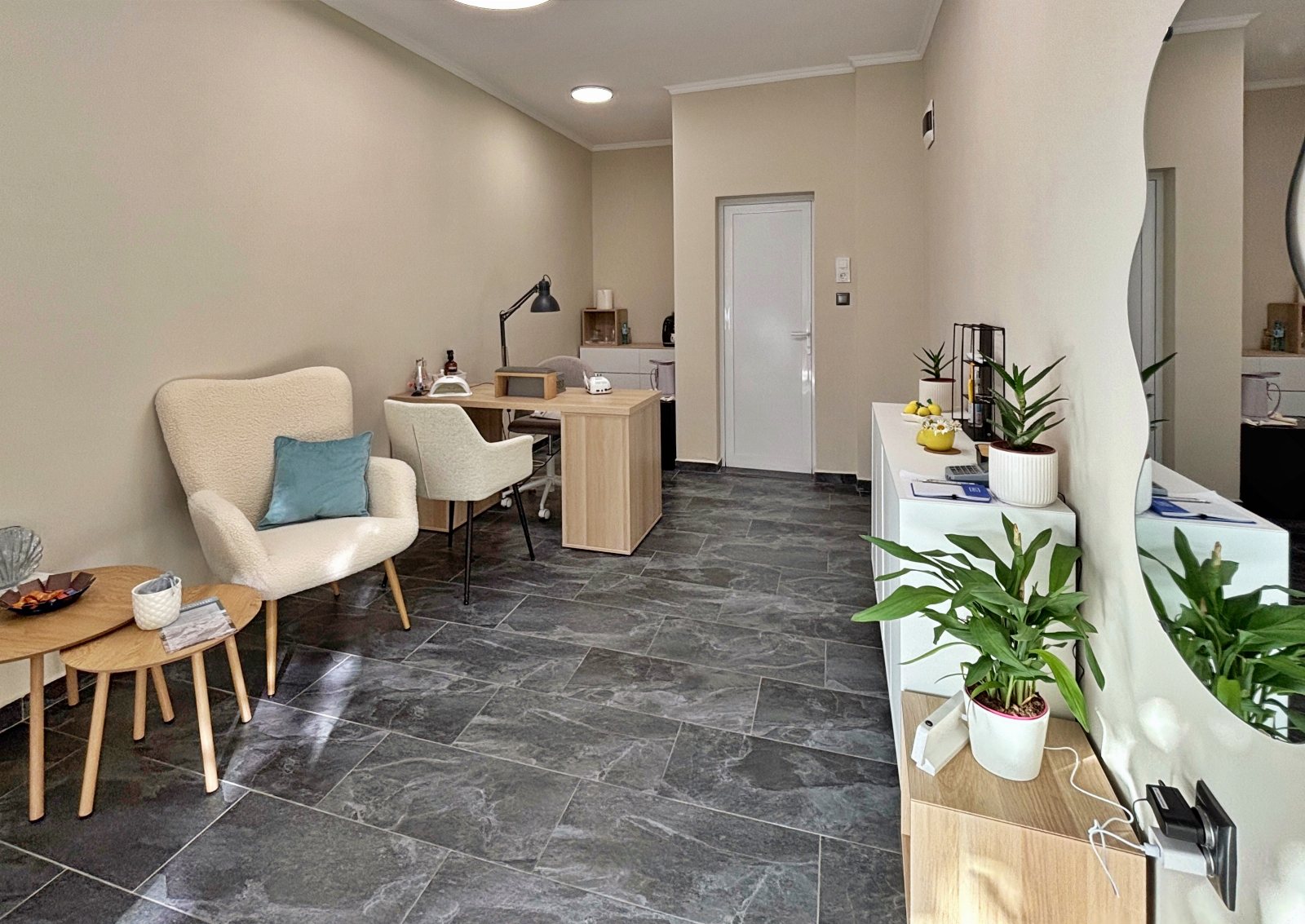 MORÉ Nail Studio Бургас - снимка 1