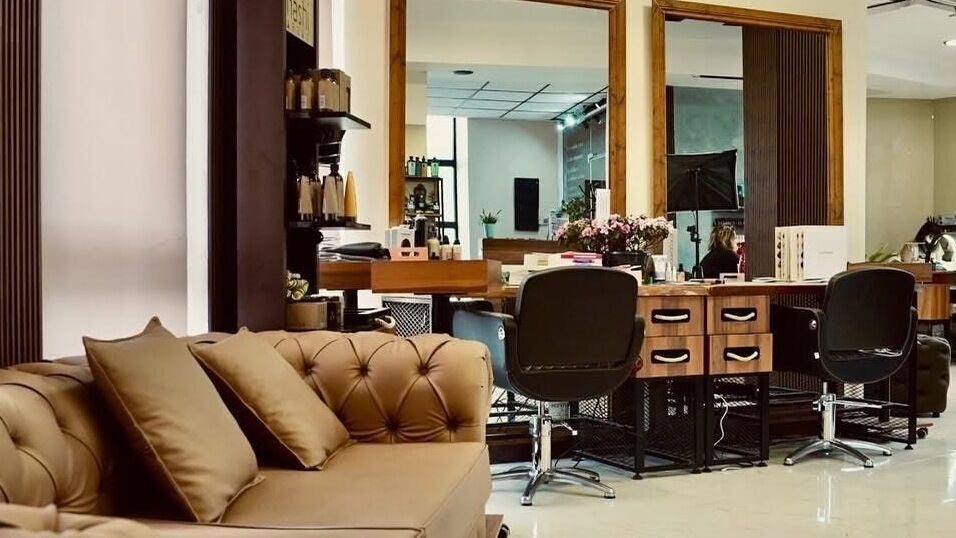 MP hair artist - Фризьорски салон София