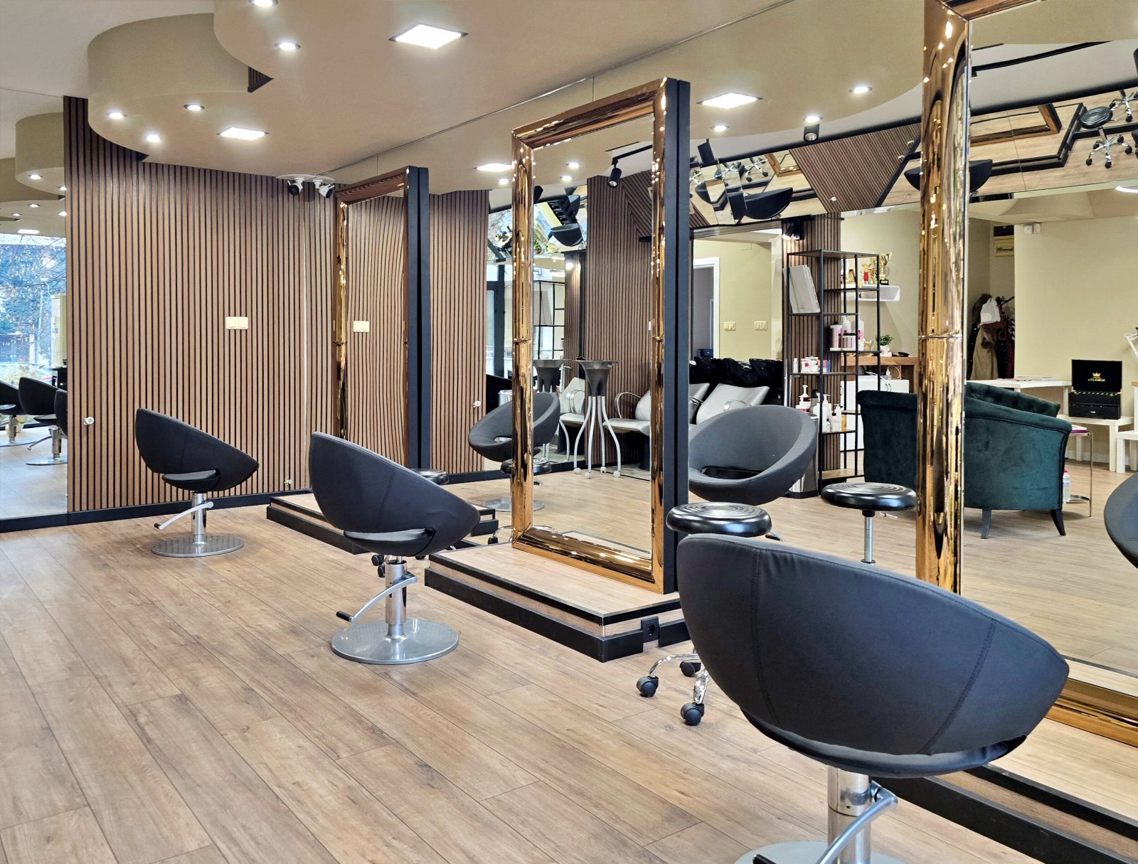Nail Boutique & School by Tanya Ivanova - Фризьорски салон Пловдив