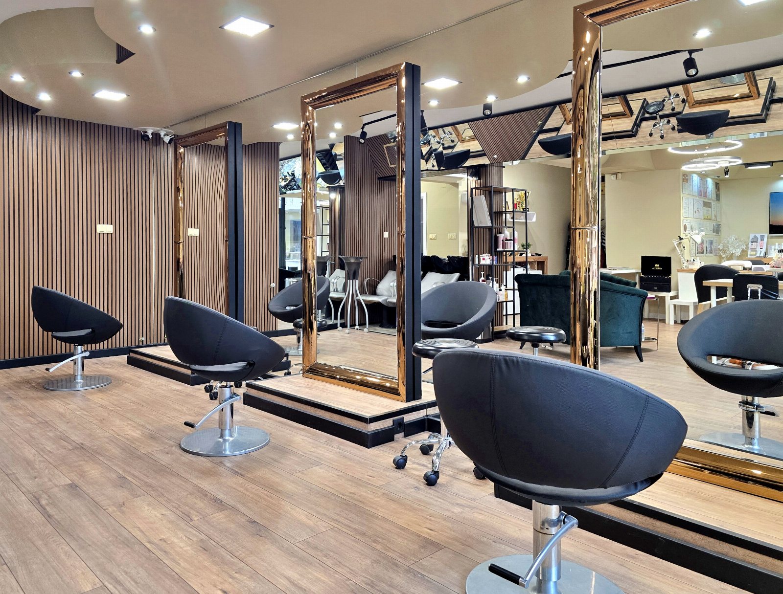 Nail Boutique & School by Tanya Ivanova Пловдив - снимка 1