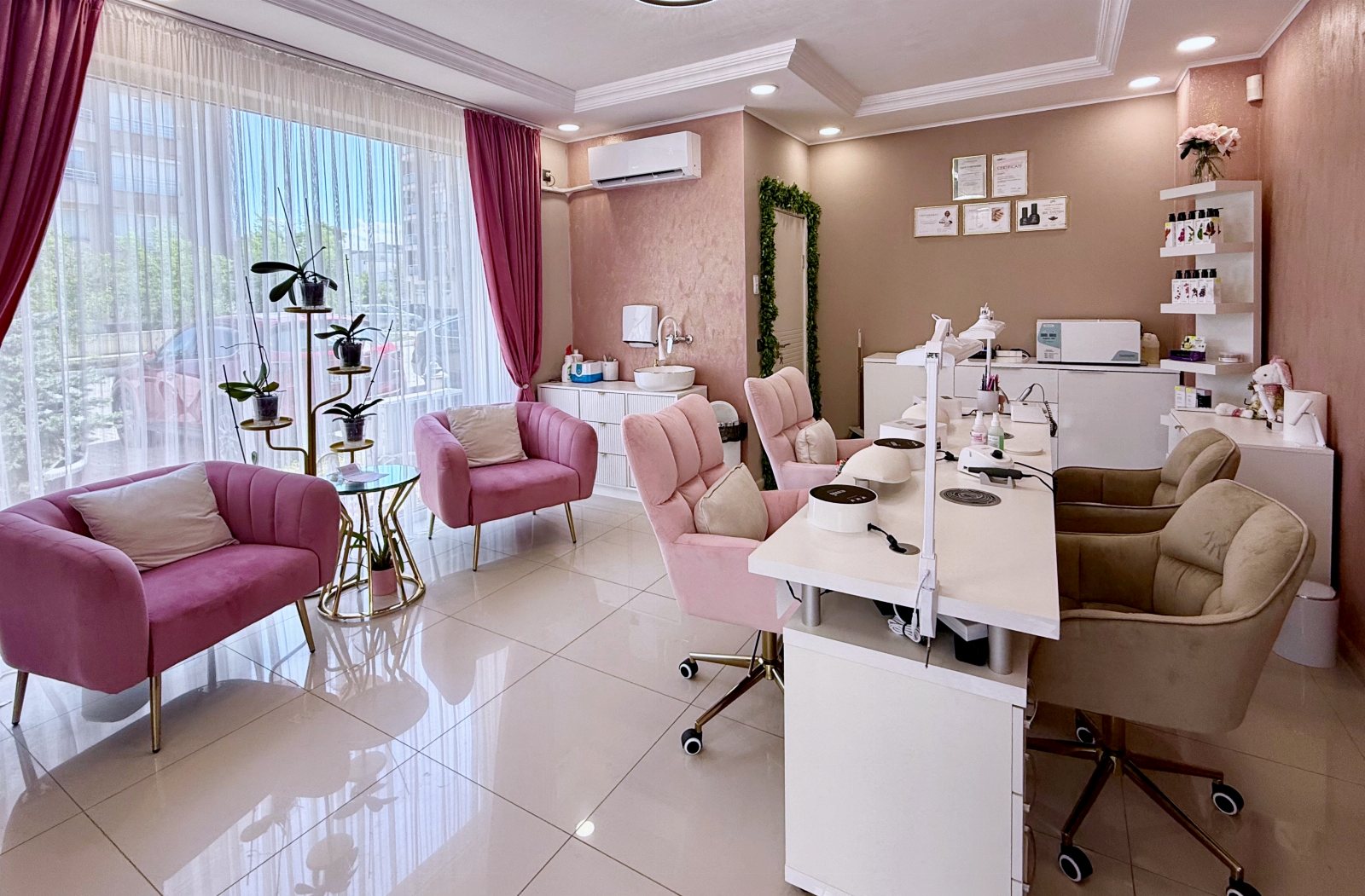 Nails by Goldi - Маникюр и педикюр Пловдив