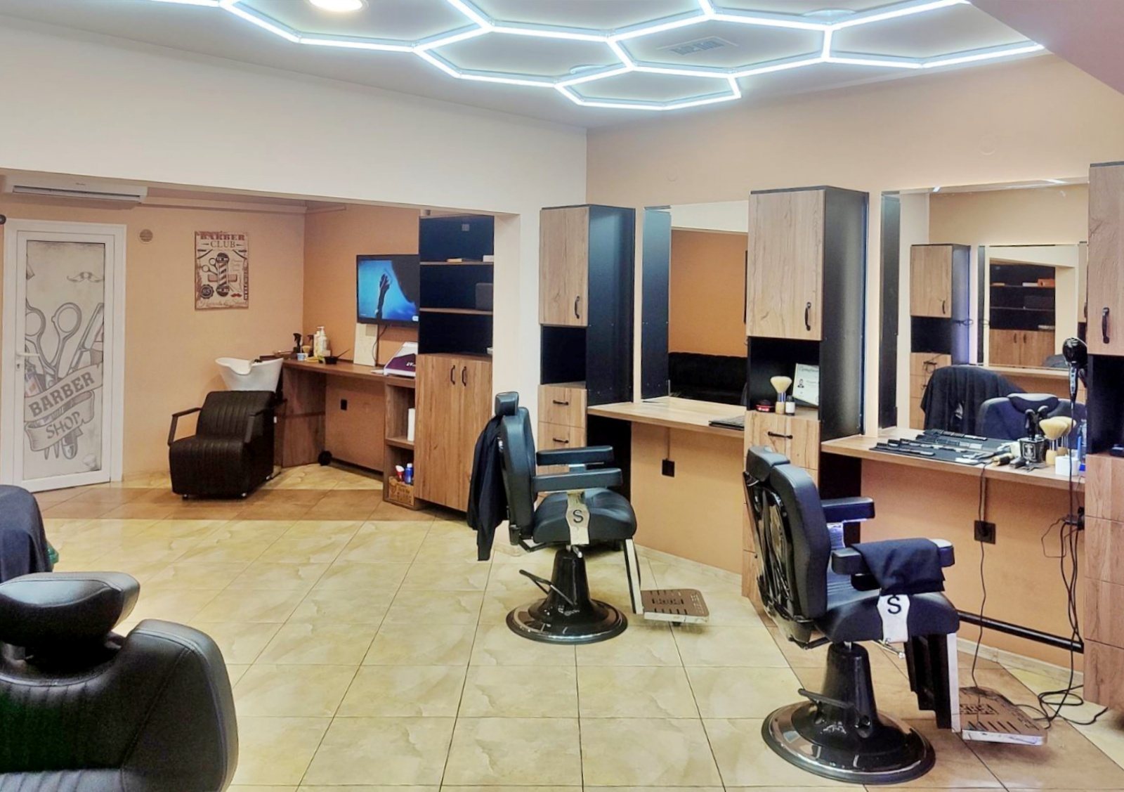 Yuki Barber Shop Пловдив - снимка 1