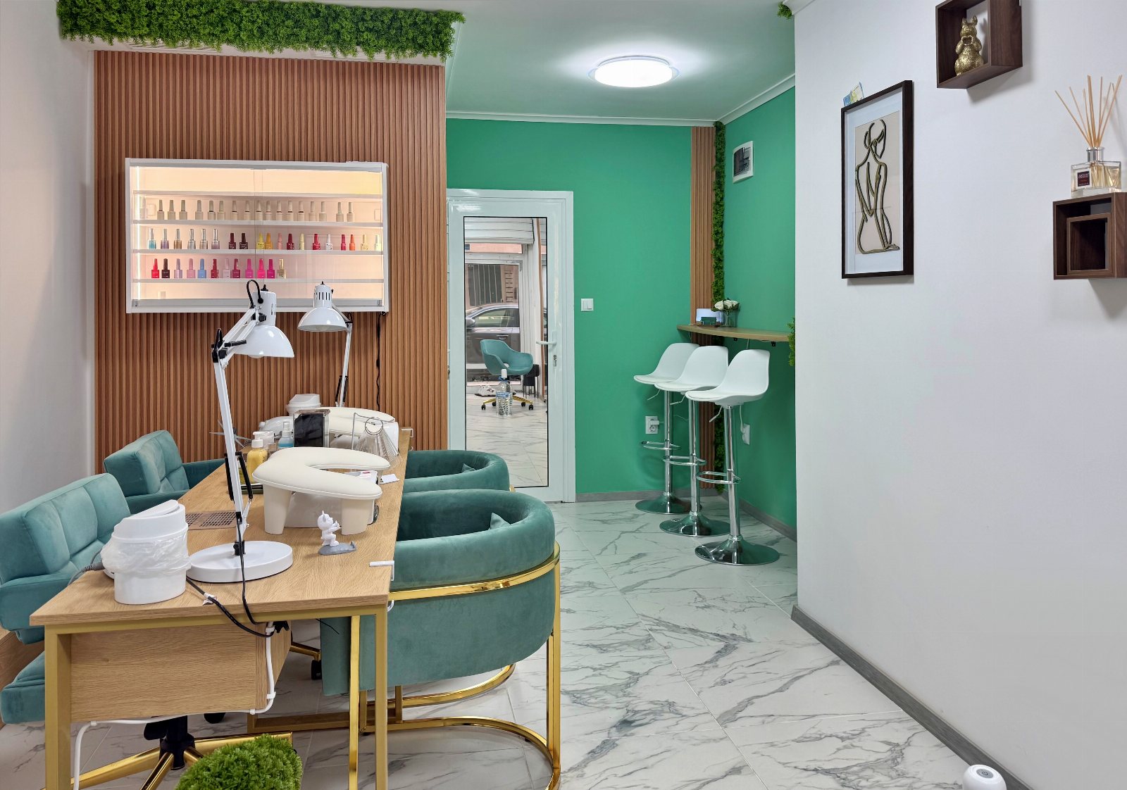 Zahirr Nails Bar - Барбершоп Варна