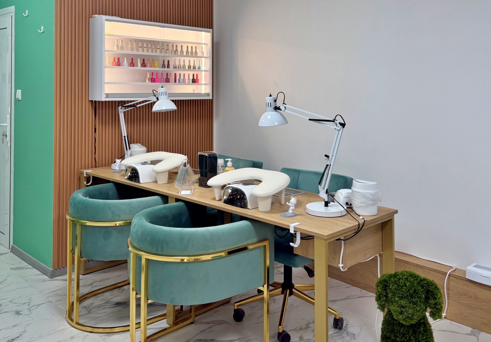 Zahirr Nails Bar Варна - снимка 1